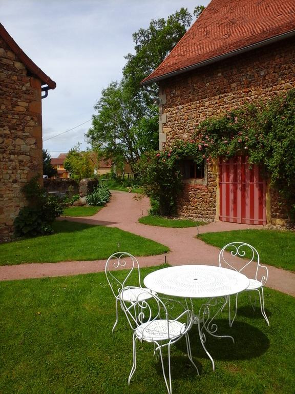 Chambres D'Hotes La Vie En Roses Iguerande Esterno foto