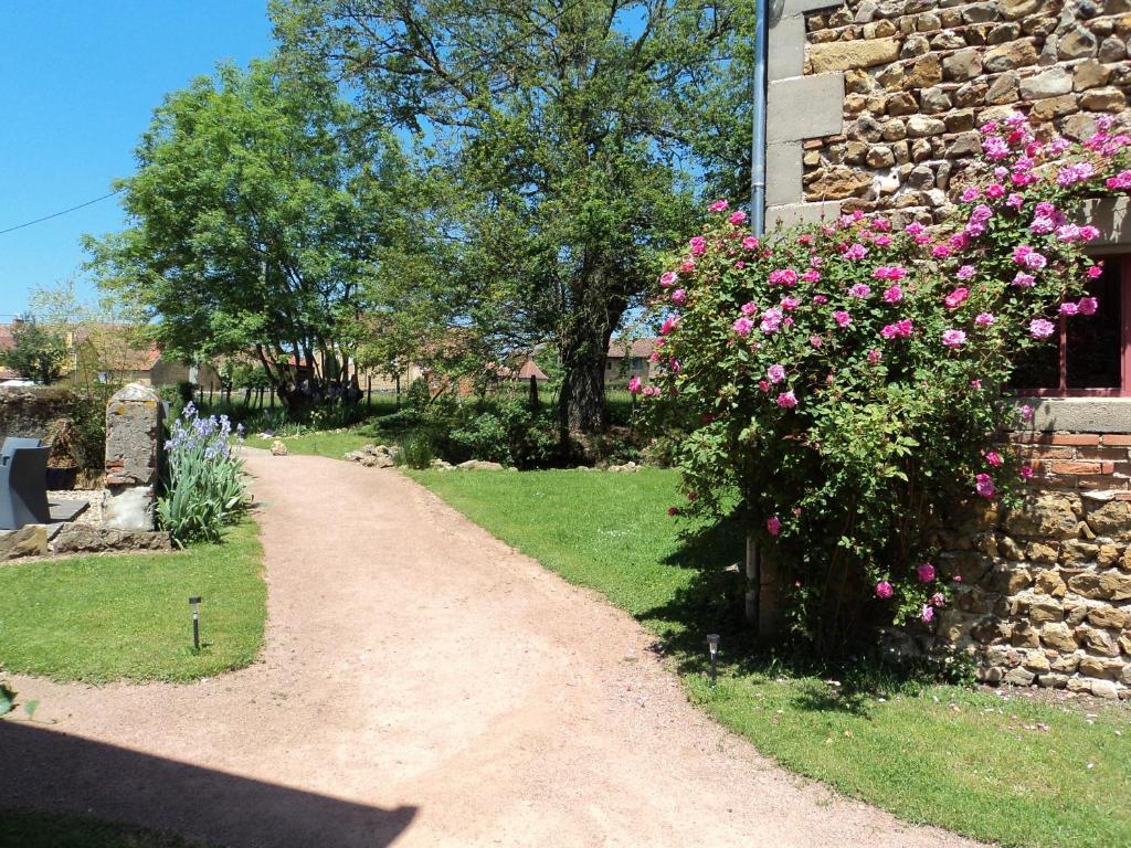 Chambres D'Hotes La Vie En Roses Iguerande Esterno foto